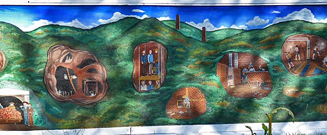 Middle of mural on Almaden Road